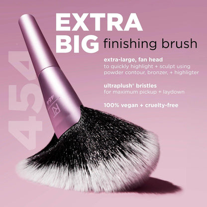RT454 Angled Fan Finishing Brush - Real Techniques