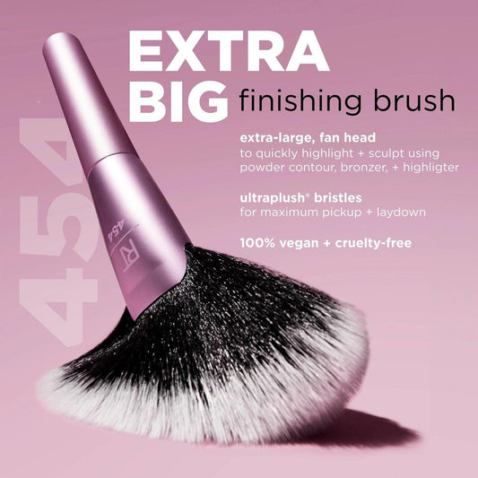 RT454 Angled Fan Finishing Brush - Real Techniques