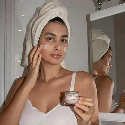 Night Brightening Sleeping Facial - Apothecary Wild Rose - Korres