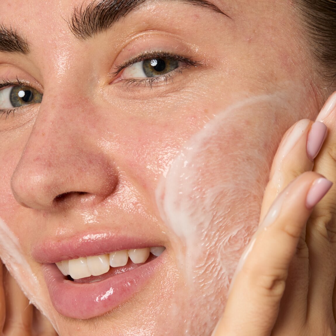 Soothing Azelaic Acid Cleanser - Good Molecules